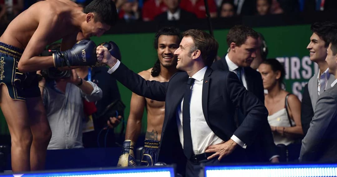 ปธน.ฝรั่งเศส ‘เอ็มมานูเอล มาครง’ เยือนเวทีมวยราชดำเนินลงข้อความทวิตชื่นชมมวยไทยเป็นมากกว่ากีฬาประจำชาติ   