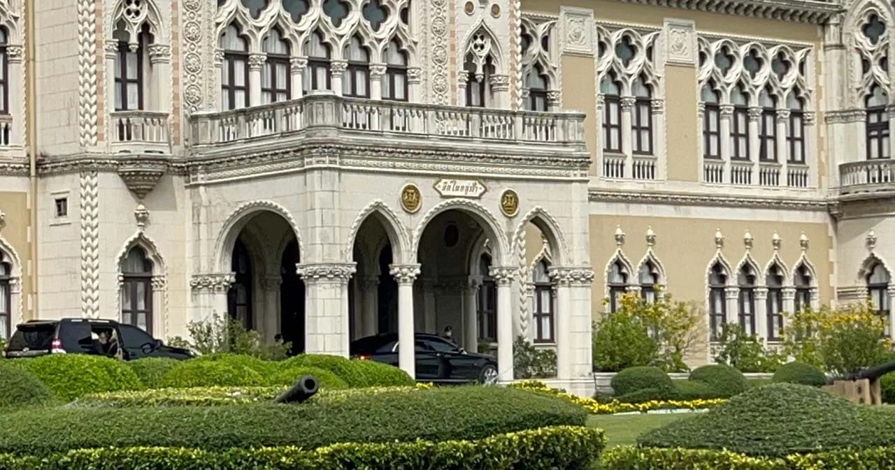 เอเปคผ่านพ้น… ได้เวลาอนาคตทางการเมืองของ ‘พล.อ.ประยุทธ์’ จะเลือกพลังประชารัฐ หรือรวมไทยสร้างชาติ ?