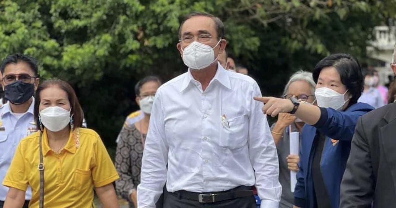 ผลตรวจเชื้อโควิดเป็นลบ ‘พล.อ.ประยุทธ์’ ดอดลงพื้นที่ ‘เคหะคลองจั่น’ เขตบางกะปิ