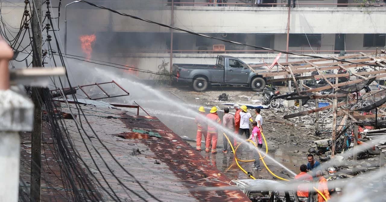 คนร้ายลอบก่อเหตุ ‘คาร์บอมบ์’ แฟลตตำรวจนราธิวาส ตร.เสียชีวิต 1 นาย