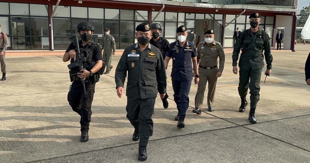 พบเบาะแสคาร์บอมบ์แฟลตตำรวจ 1 คนร้ายแต่งกายคล้ายเจ้าหน้าที่ซุกระเบิดในกระบะ – ผบ.ตร.บินด่วนนราธิวาส