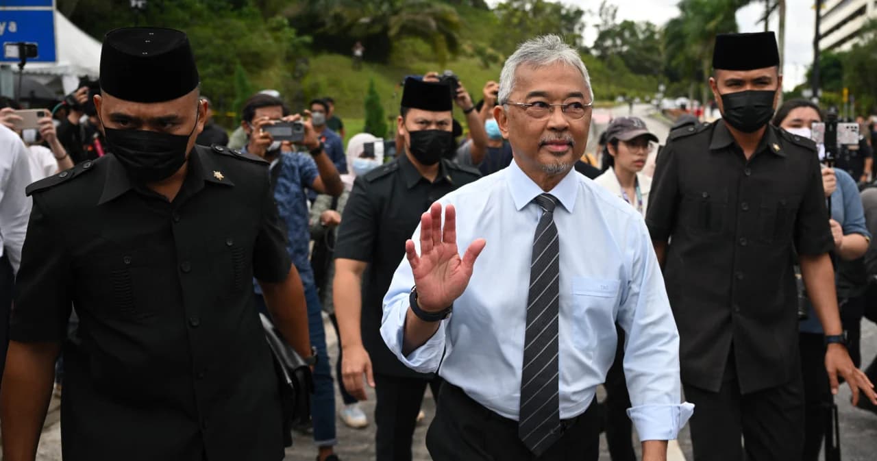 กษัตริย์มาเลเซียประกาศเลือกนายกรัฐมนตรีคนใหม่เอง หลังสองขั้วตั้งรัฐบาลไม่สำเร็จ