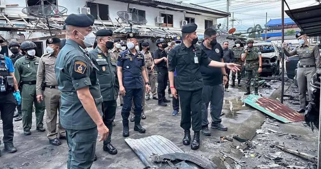 คืบหน้าเหตุคาร์บอมบ์แฟลตตำรวจ จ.นราธิวาส  ได้หลักฐานนิติวิทยาศาสตร์-กล้องวงจรปิด ผบ.ตร.ปูนบำเหน็จ 7 ขั้น ตร.เสียชีวิต