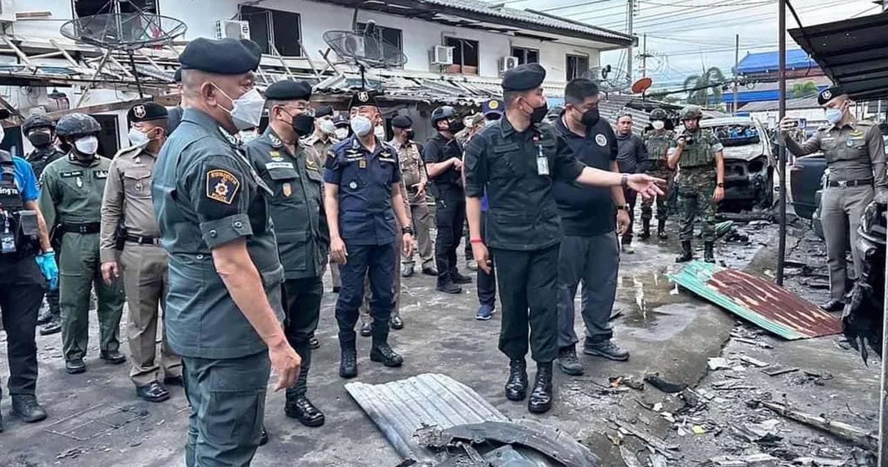 คืบหน้าเหตุคาร์บอมบ์แฟลตตำรวจ จ.นราธิวาส ได้หลักฐานนิติวิทยาศาสตร์-กล้องวงจรปิด ผบ.ตร.ปูนบำเหน็จ 7 ขั้น ตร.เสียชีวิต