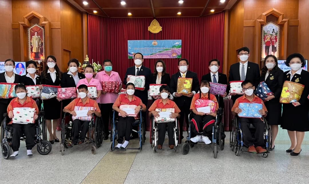 ศาลเยาวชนและครอบครัวกลางมอบทุนนักเรียน ร.ร.ศรีสังวาลย์ ขอนแก่น