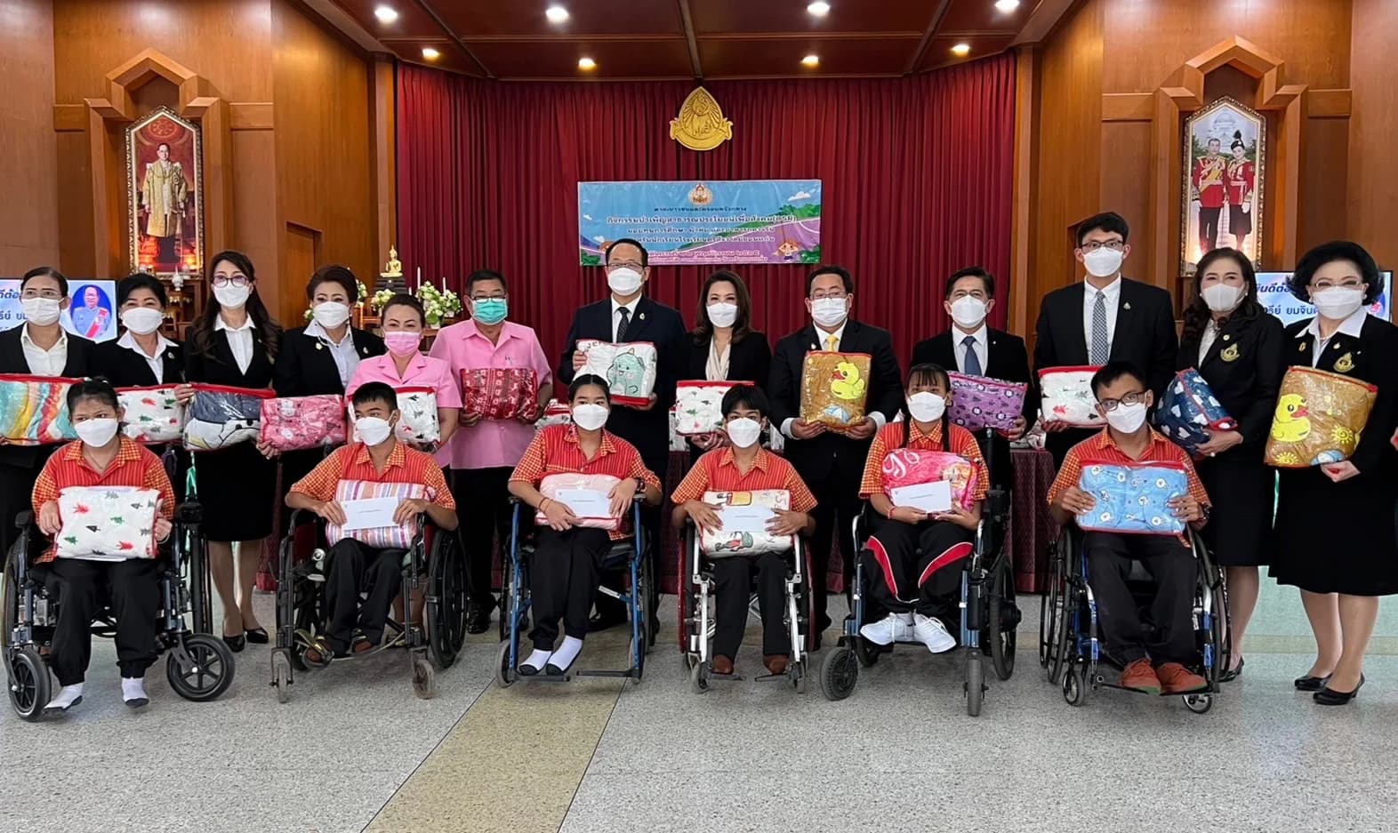 ศาลเยาวชนและครอบครัวกลางมอบทุนนักเรียน ร.ร.ศรีสังวาลย์ ขอนแก่น