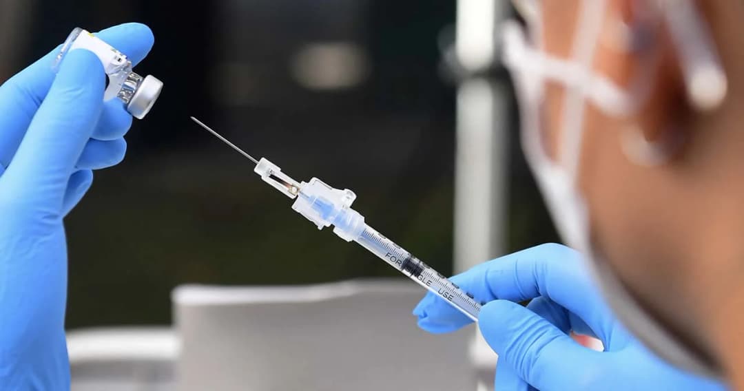 “มาคนเดียวก็ให้ฉีด” ปลัดสธ. สั่งรพ.ในสังกัดเปิดจุดฉีดวัคซีนโควิด-19 หลังยอดผู้ป่วยเพิ่ม