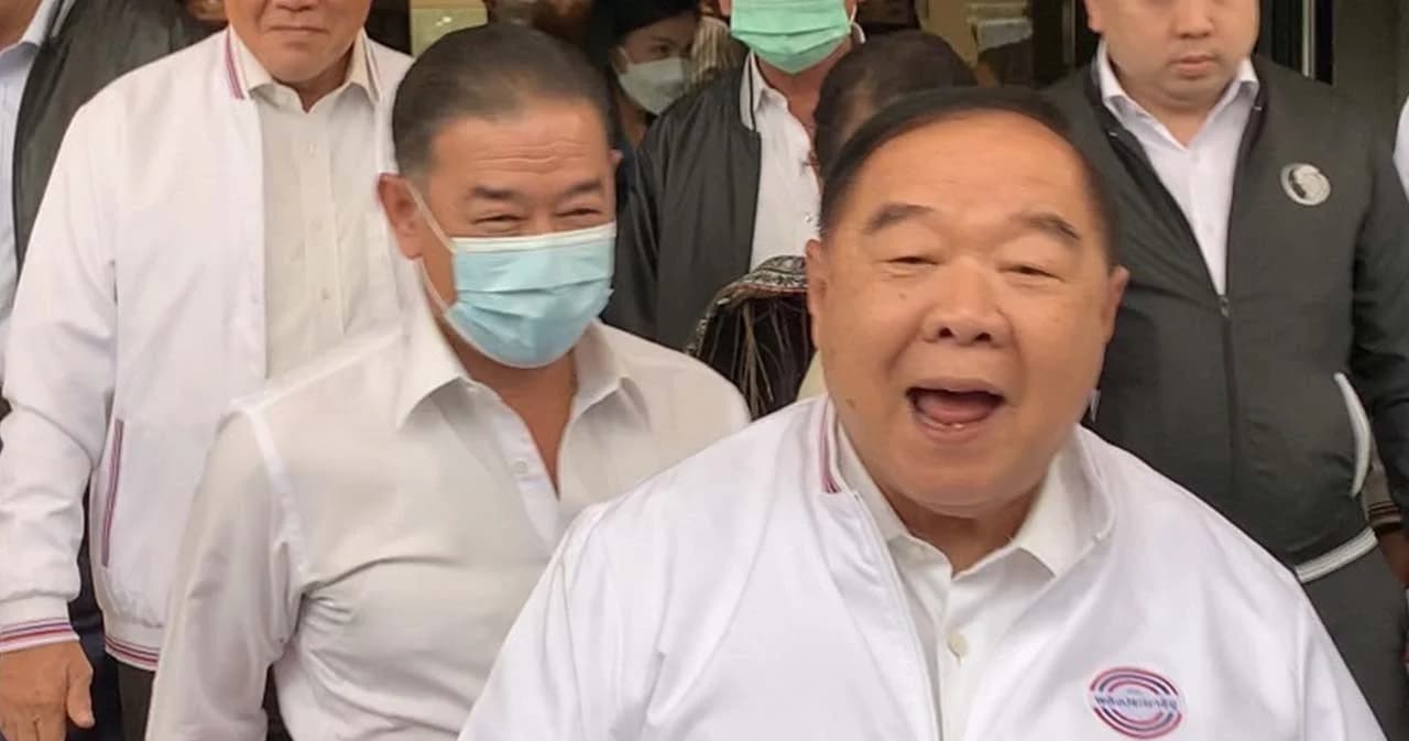 พปชร.เตรียมปลด ‘สุชาติ ชมกลิ่น’ พ้น ผอ.พรรค หน.พรรคเรียก ส.ส.เข้าพบ ถามใครอยู่