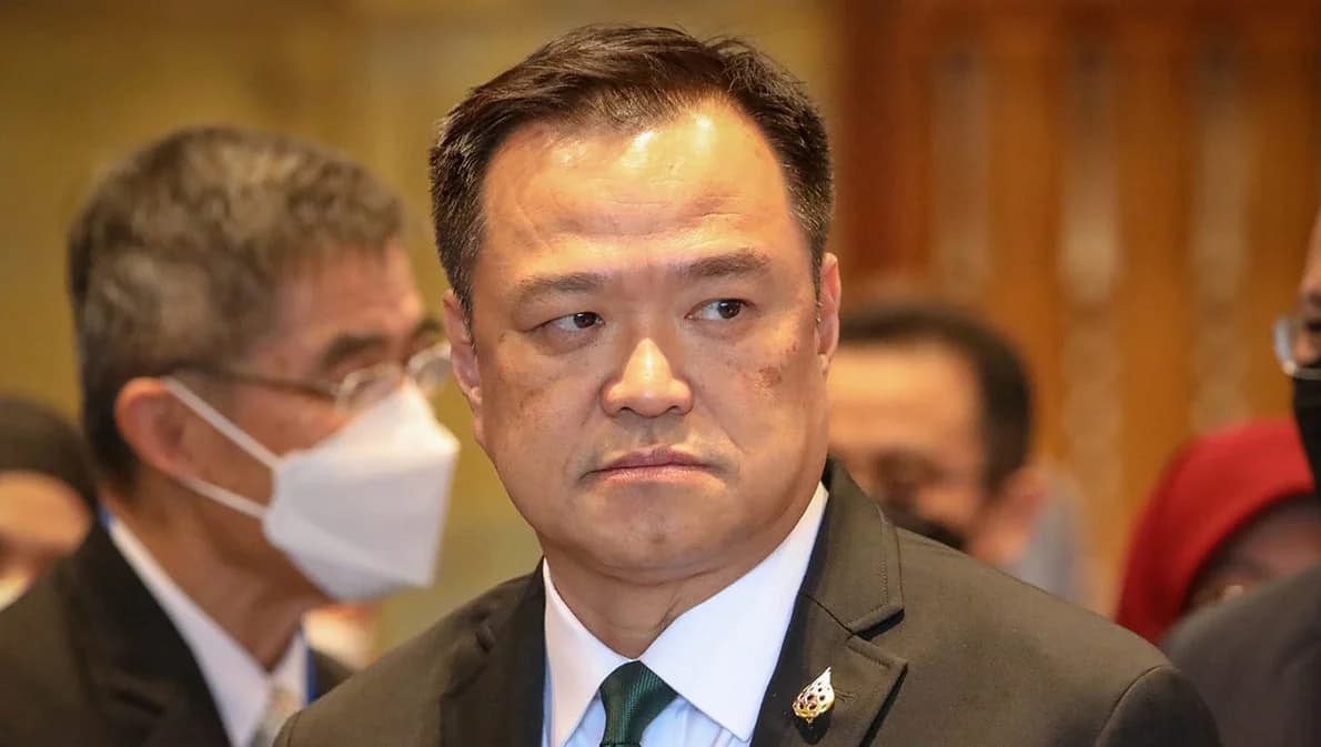 ไม่เปลี่ยนรัฐมนตรีสัดส่วนภูมิใจไทย ‘อนุทิน’ ย้ำชัดเจนยุบสภาเป็นอำนาจนายกฯ