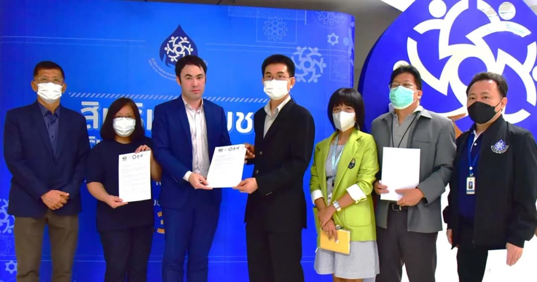 ตัวแทนสื่อฯ ยื่น กสม. ตรวจสอบตำรวจทำสื่อมวลชนบาดเจ็บระหว่างการสลายการชุมนุมม็อบเอเปค