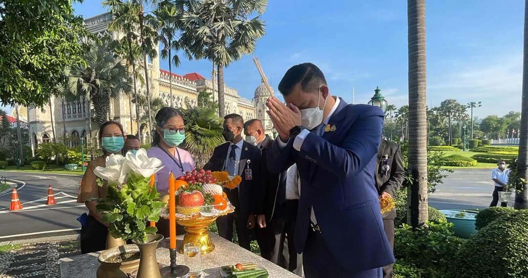 ‘ธนกร’ สักการะสิ่งศักดิ์สิทธิ์ประจำทำเนียบฯ ก่อนเข้าทำงาน รมต.ประจำสำนักนายกฯ วันแรก