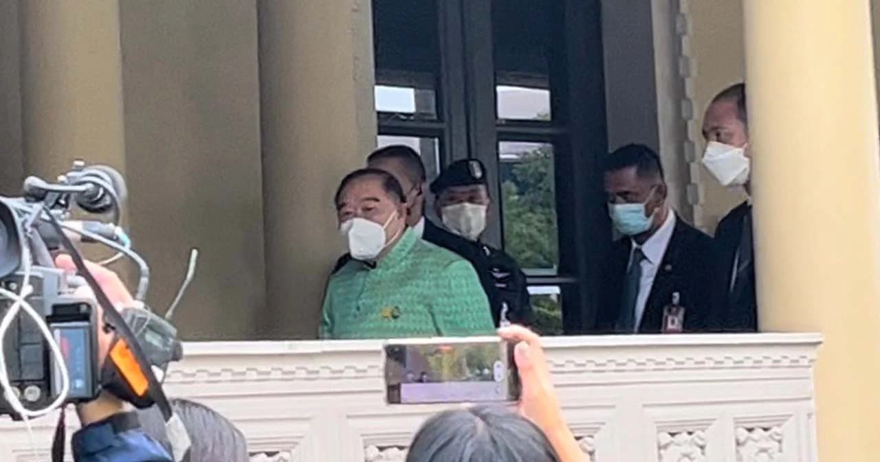 ‘ประวิตร’ ยิ้มหวานไม่ตอบ ‘มิ่งขวัญ’ จะมาเป็นหัวหน้าทีมเศรษฐกิจหรือไม่