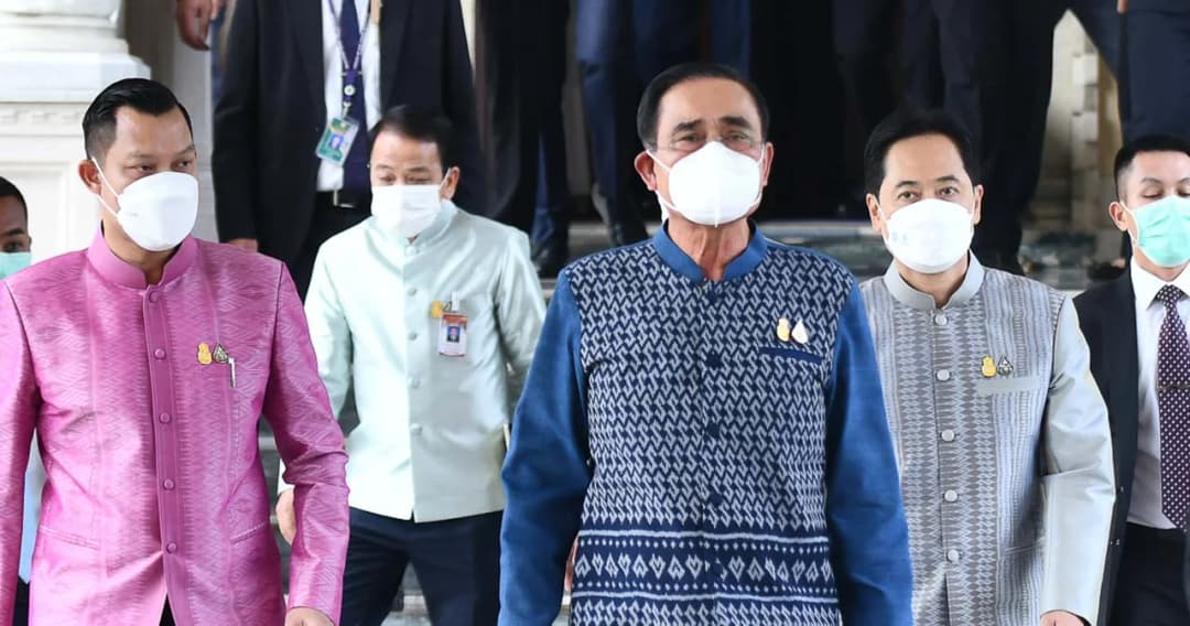 ‘ประยุทธ์’ ถามกลับนโยบายเพื่อไทย ค่าแรงขั้นต่ำ 600 บ. – ป.ตรี 25,000 บ. ทำได้จริงไหมเอาเงินจากที่ไหน 