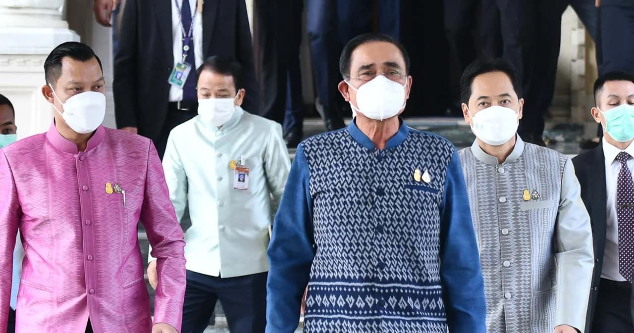 ‘ประยุทธ์’ ถามกลับนโยบายเพื่อไทย ค่าแรงขั้นต่ำ 600 บ. – ป.ตรี 25,000 บ. ทำได้จริงไหมเอาเงินจากที่ไหน