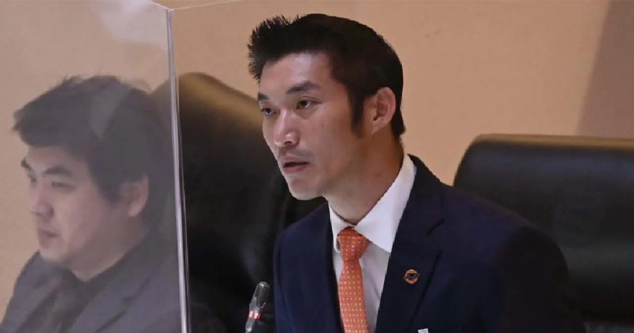 ‘ธนาธร-ก้าวไกล’ เสียดายร่างปลดล็อกท้องถิ่น ยันไม่มียกเลิกกำนัน-ผู้ใหญ่บ้าน ฝากพรรคก้าวไกลสานต่อ