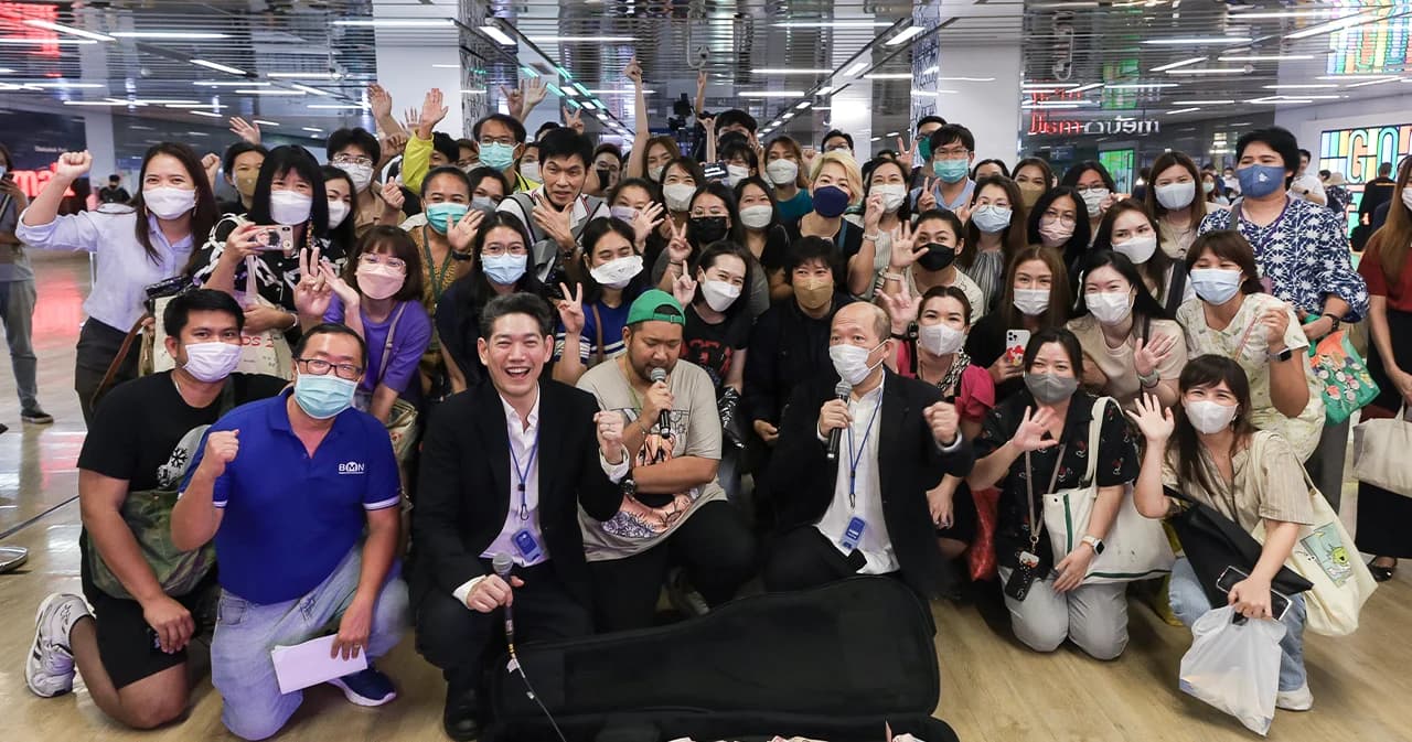 ‘บอย-นภ’ แท็กทีม ‘บอย-ตรัย’ และ ‘โป้’ เล่นดนตรีเปิดหมวกการกุศล