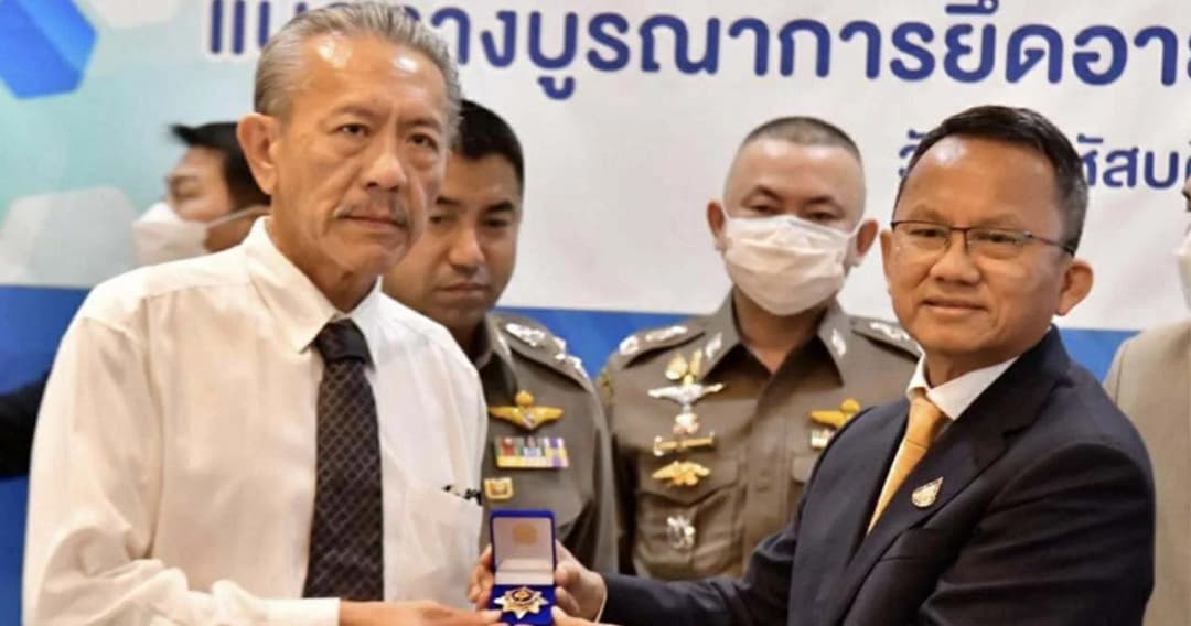 ‘ชูวิทย์’ รับมอบเหรียญยุติธรรมธำรง   จาก ยธ.พลเมืองแจ้งเบาะแสแก๊งจีนเทา