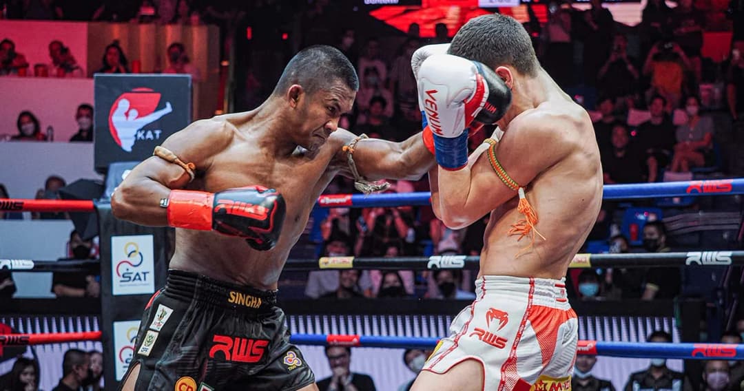 สมราคาไฟต์ส่งท้ายปี ‘บัวขาว-เยฟิเมนโก้’ ซัดเต็มที่ครบ 3 ยกกินกันไม่ลง แฟนมวยคุ้มค่าดูบัวขาวต่อยครบ 3 ยก ในรอบปี