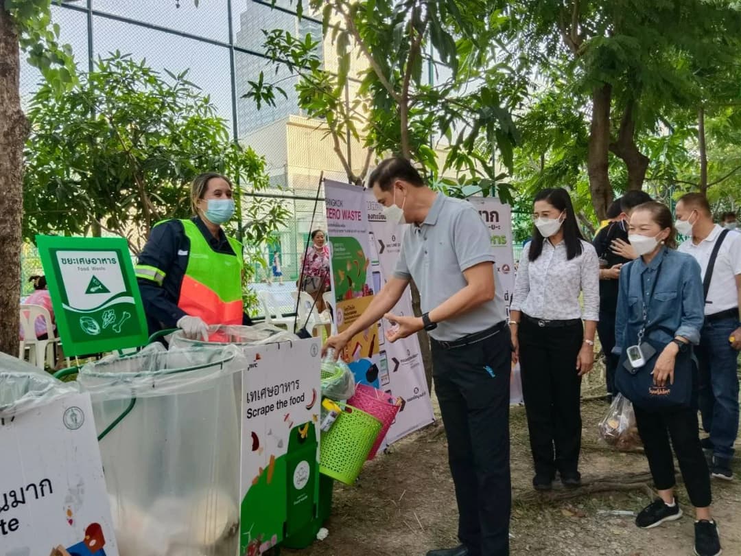 เที่ยวงานกาชาด คัด-แยก ทิ้งขยะให้ถูกถัง เพื่อความสะอาดเรียบร้อย
