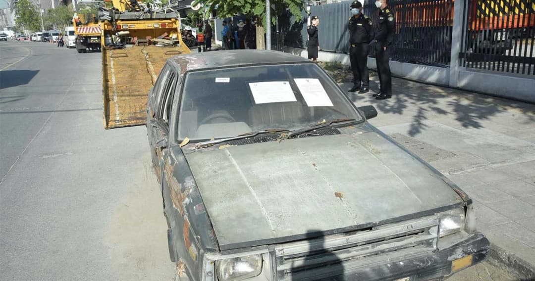 กทม.เอาจริงเคลื่อนย้ายซากรถยนต์จอดทิ้งบนถนน คืนช่องจราจรย่านหลักสี่ 