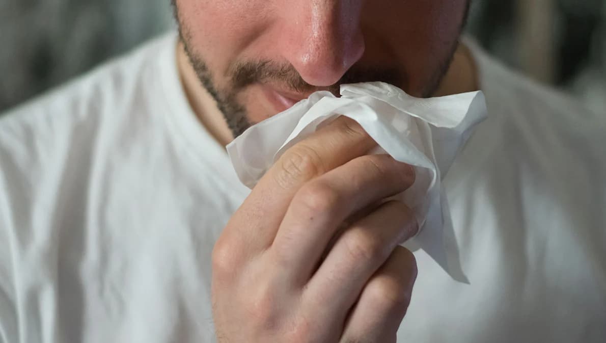 แพทย์เตือน ไอ-จามแรง ทำหมอนรองกระดูกแตกได้