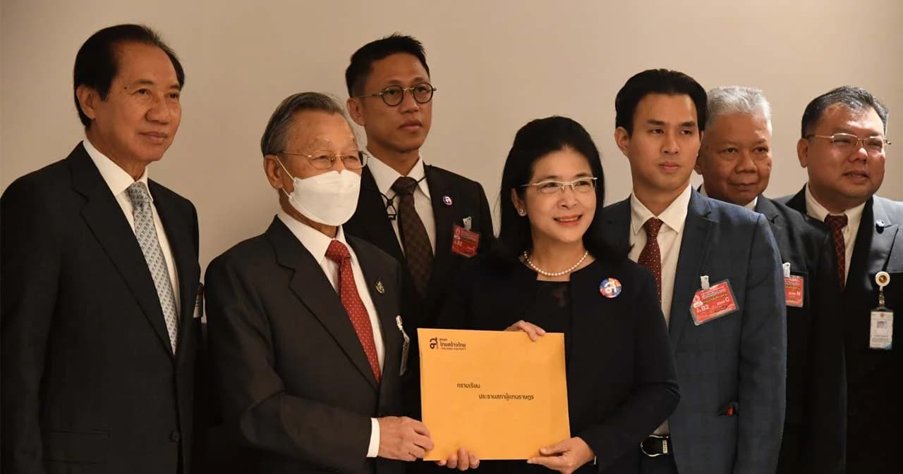 ‘ไทยสร้างไทย’ ยื่นร่างกฎหมาย ปลดปล่อยประชาชนทำกิน รวมตัวตั้ง ‘SMEs’