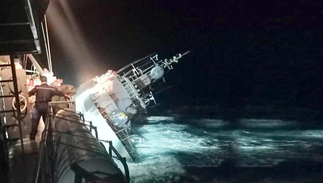 ‘เรือหลวงสุโขทัย’ อับปางกลางทะเลอ่าวไทย กองทัพเรือเร่งช่วยเหลือกำลังพล