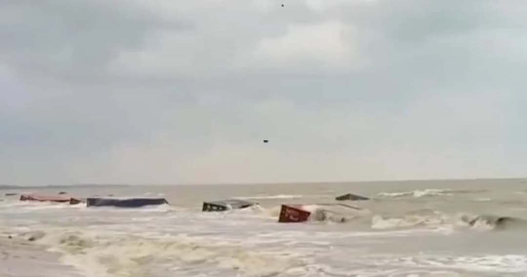 ศรชล. เตือนชาวเรือระวังคลื่นลมแรง เผย 2 วันที่ผ่านมาเรืออับปางกลางทะเลแล้ว 5 ลำ