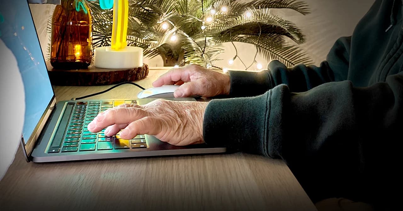 จากหญิงชราใช้คอมแทบไม่เป็น สู่นักกีฬาอีสปอร์ต League of Legends