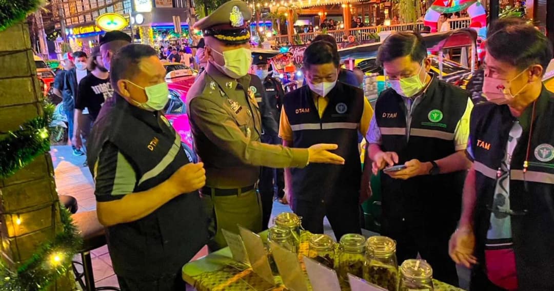 จับอีก 2 ราย รถเร่ แผงลอยขายช่อดอกกัญชา ถนนสุขุมวิท ซ.11