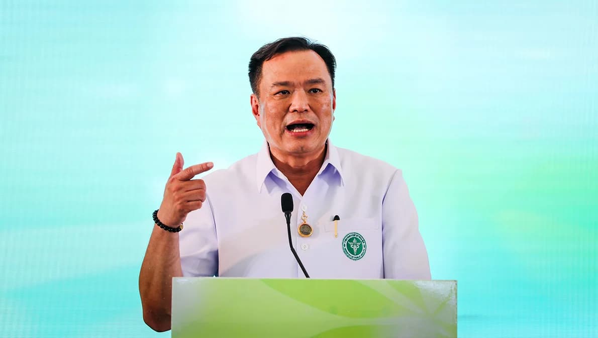 ‘อนุทิน’ ยิ้มรับฉายา ‘ภูมิใจดูด พูดแล้วดอย’