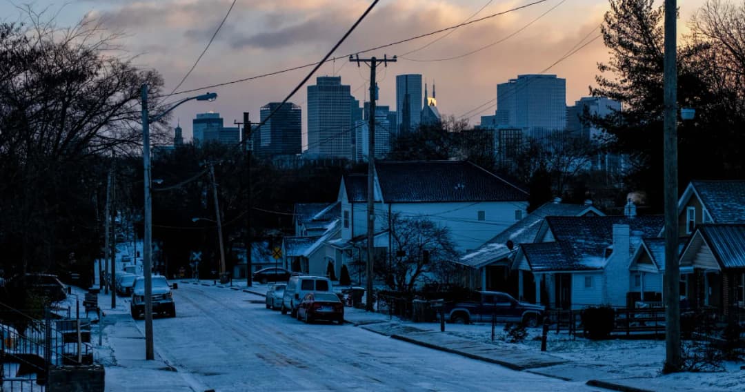 พายุหิมะถล่มสหรัฐฯ กระทบหนัก ประชาชนนับแสนอดฉลองคริสต์มาส เสียชีวิตพุ่งเป็นอย่างน้อย 37 ราย