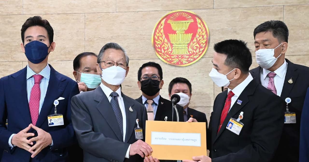 ฝ่ายค้านเปิดยุทธการ “ถอดหน้ากากคนดี” ยื่นซักฟอก ‘ประยุทธ์-ครม.’ แบบไม่ลงมติ