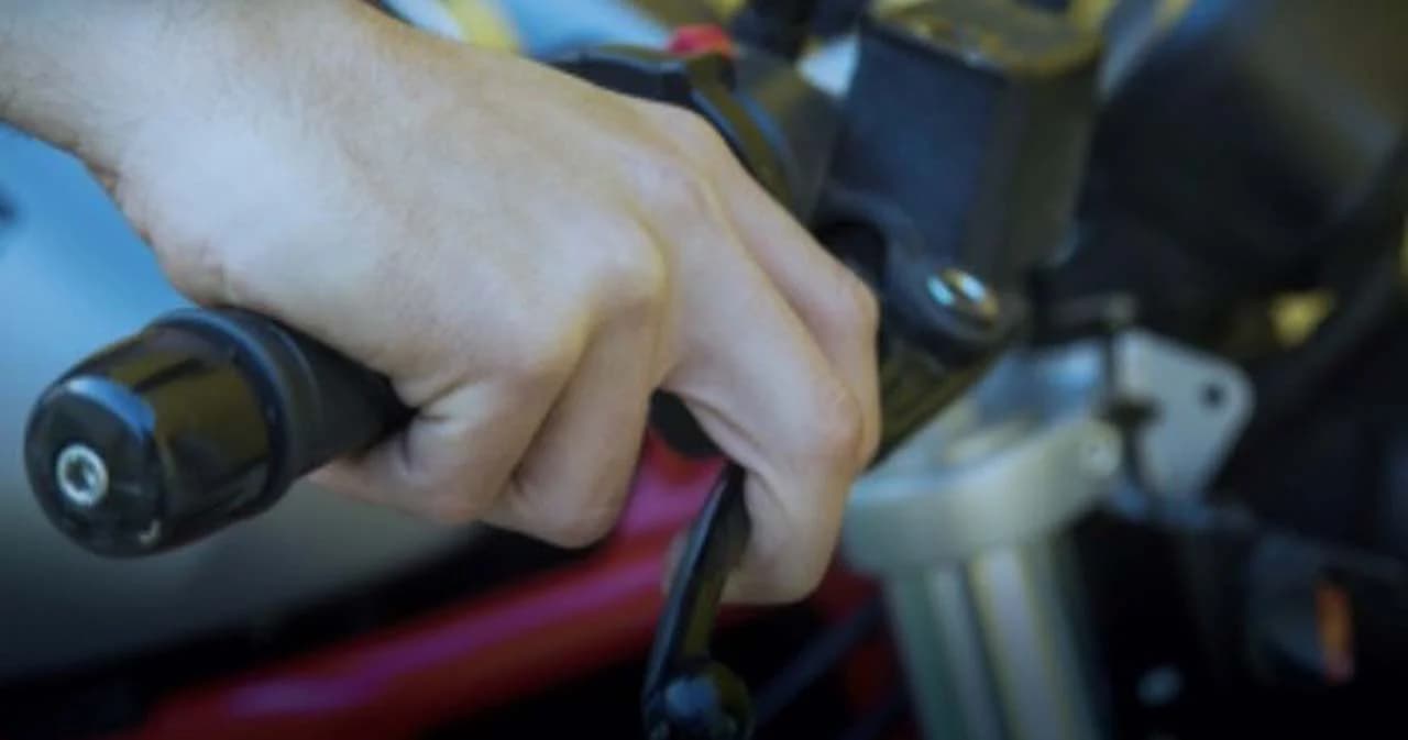 เวทีสภาฯ ผู้บริโภค หนุนรัฐบังคับผู้ผลิต ติดตั้งระบบเบรก ABS ในมอเตอร์ไซค์ทุกรุ่น