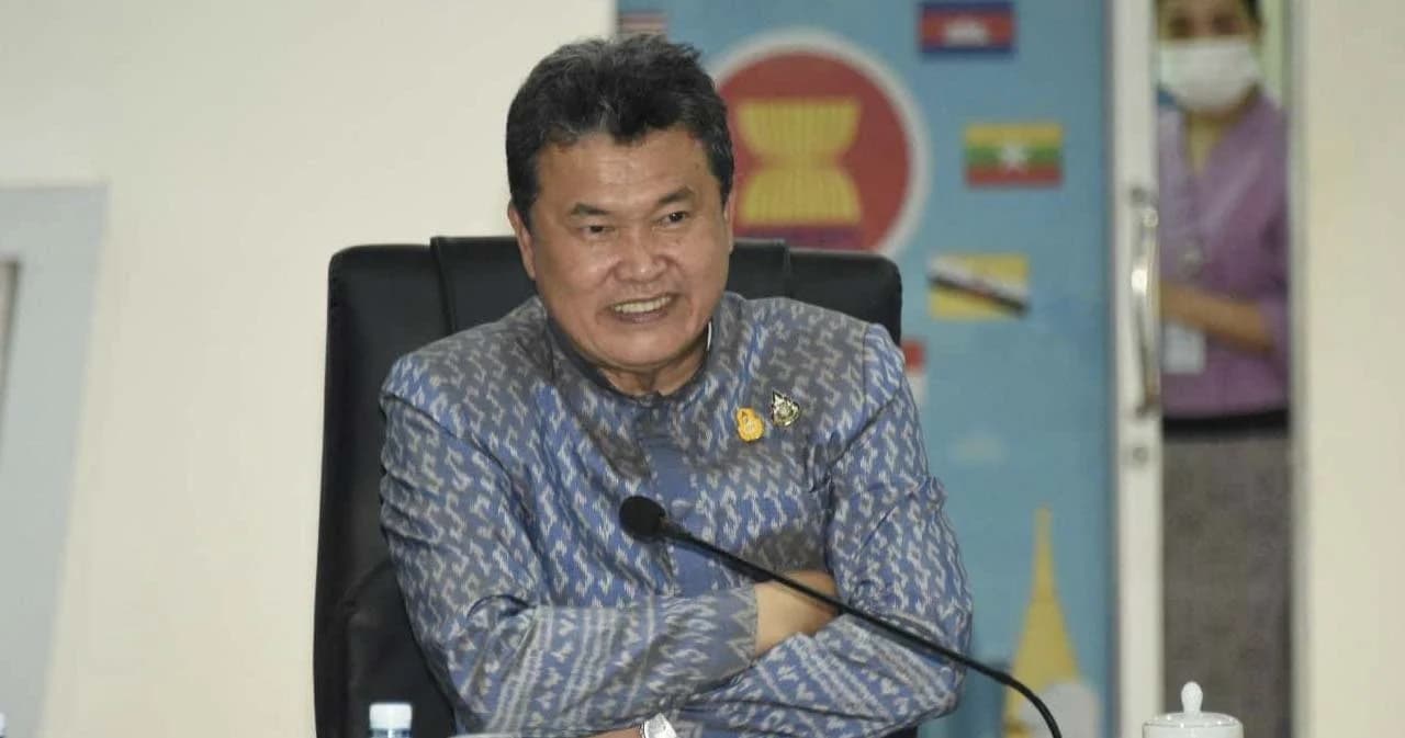 นิสิตรัฐศาสตร์ จุฬาฯ จี้ ‘ปลัดกระทรวงมหาดไทย’ ทบทวนตัวเอง พ้นนายกสมาคมนิสิตเก่าฯ