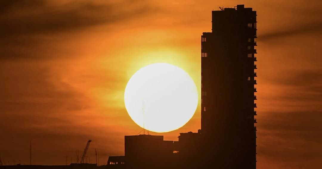 ประชาชนเฝ้ารอชมแสงแรกวันปีใหม่ 1 ม.ค.2566