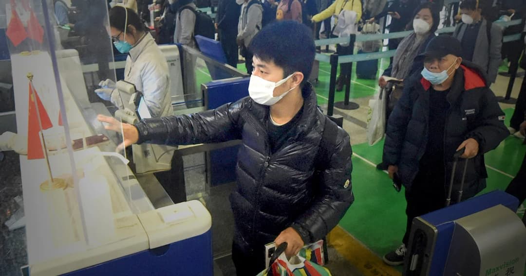 สนามบินจีนกลับมาคึกคักในรอบ 3 ปี รับเปิดประเทศวันแรก