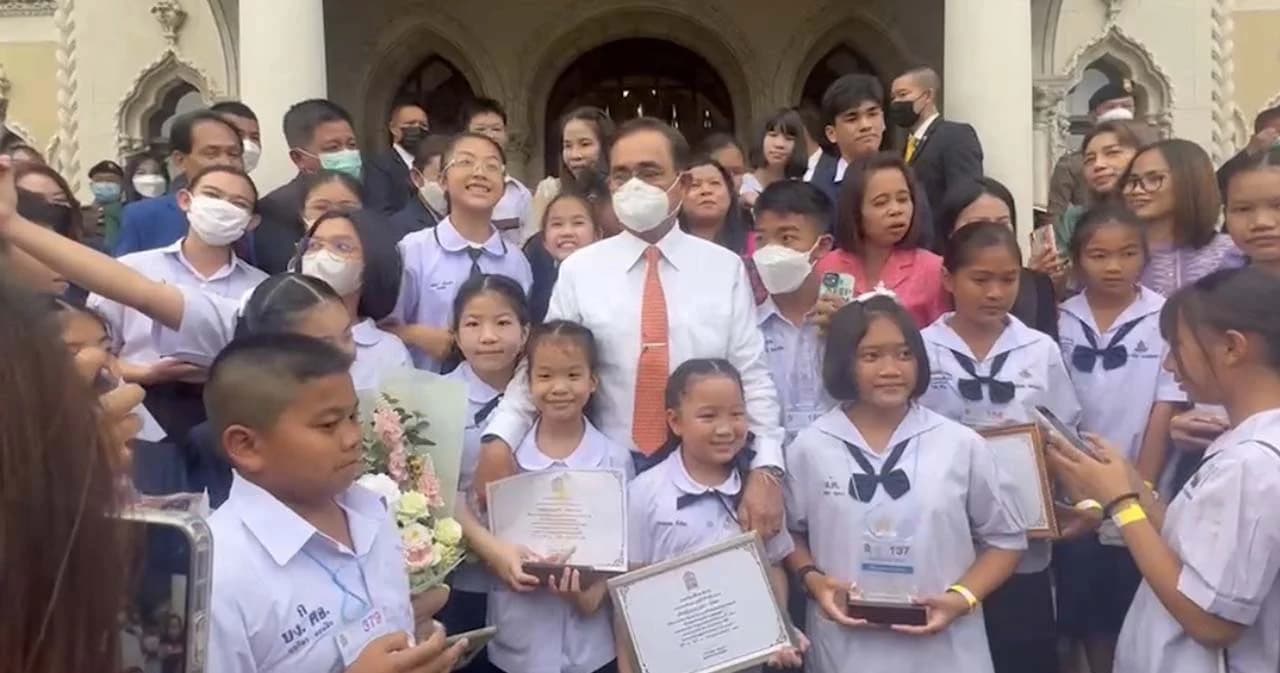 นายกฯ มอบโอวาทเด็กและเยาวชน ขอให้เป็นอนาคตนำพาประเทศไปสู่ศตวรรษที่ 21