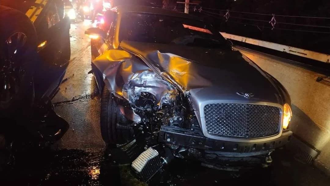 ตร.แจ้ง 3 ข้อหาคนขับเบนท์ลีย์ ให้ประกันวงเงิน 1 แสนบาท