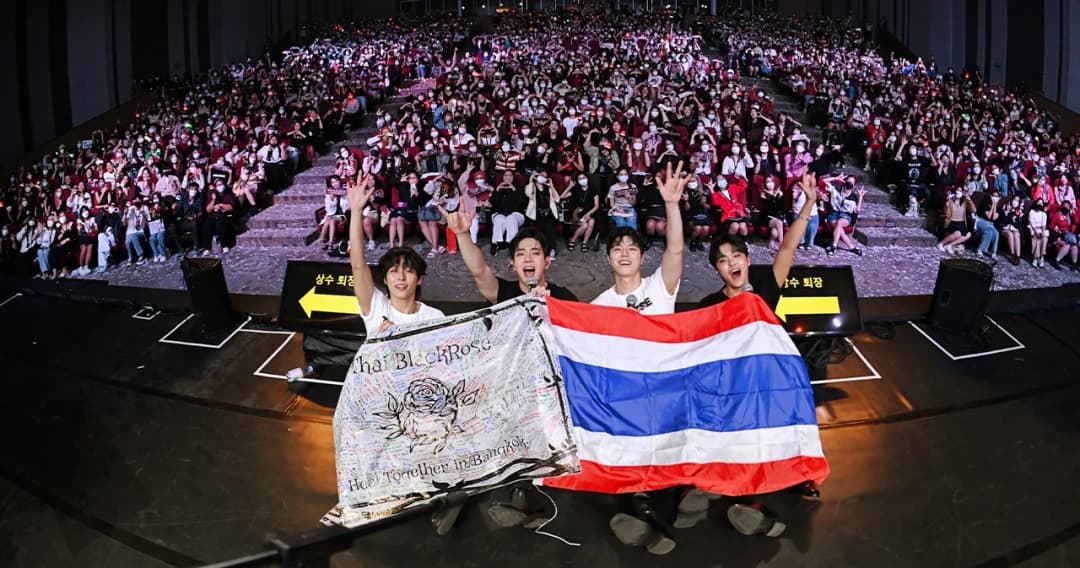ย้อนชมบรรยากาศคอนเสิร์ตแรกในไทยของ ‘The Rose’ กับ  ‘The Rose [HEAL TOGETHER] WORLD TOUR IN BANGKOK’