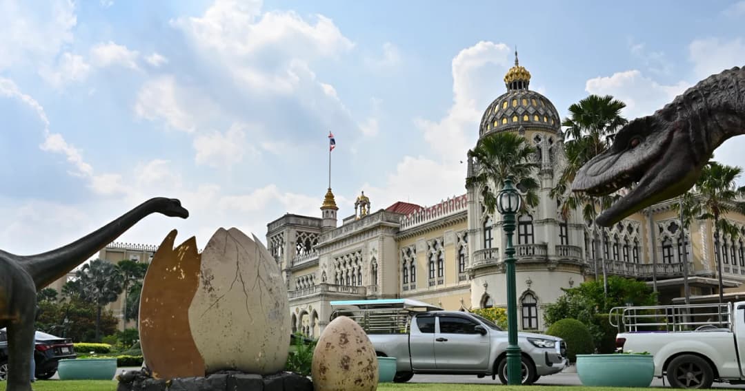 ไดโนเสาร์ บุกทำเนียบเตรียมจัดงานวันเด็กแห่งชาติ 2566 