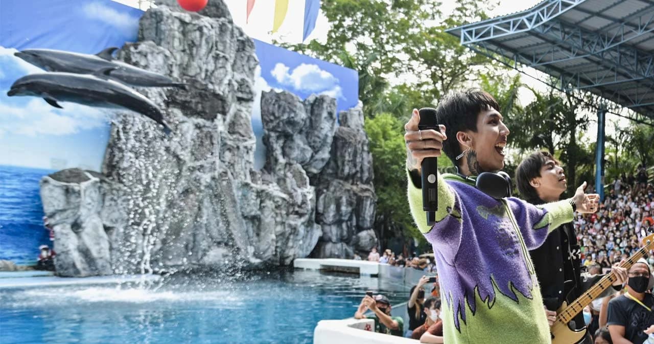 ประมวลภาพ ‘ทรงอย่างแบด’ กระหึ่มซาฟารีเวิลด์ ‘ฮาย-เซน’ PaperPlanes โชว์งานวันเด็ก ปี 66