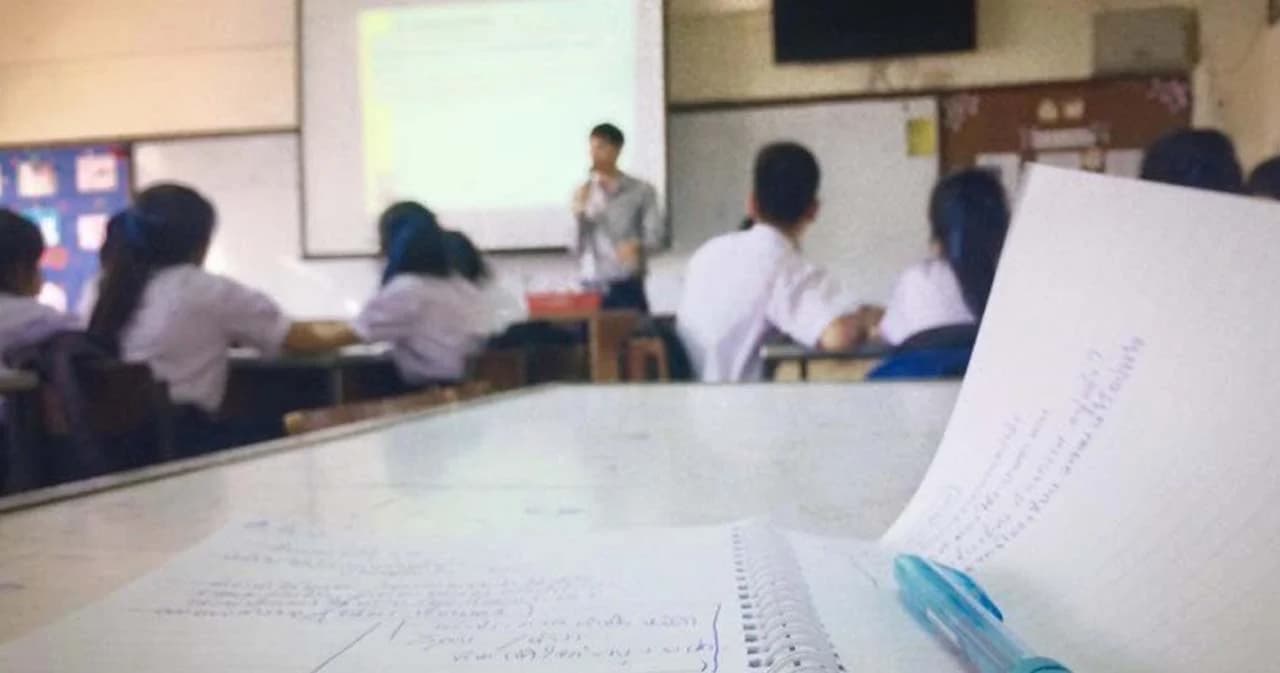 สวนดุสิตโพล เผย ดัชนีความเชื่อมั่นครูไทยปี’65 ได้ 7.52 คะแนน ชี้จุดด้อยสูงสุด ‘ภาระงานมาก’