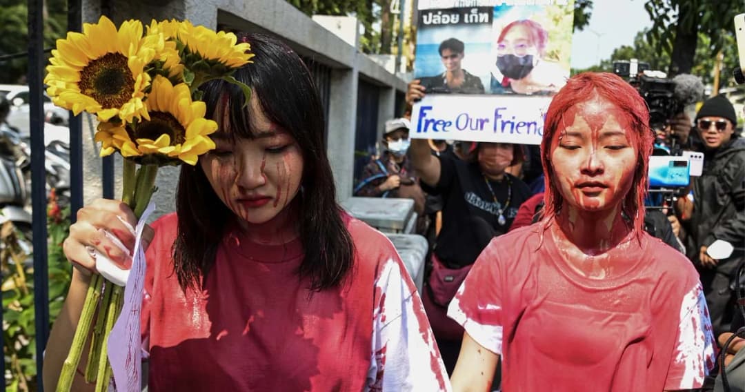 ‘ตะวัน-แบม’ ยกระดับ ‘อดข้าวอดน้ำ’ แลกปล่อยนักโทษทางการเมือง หลังขอถอนประกันตัวเอง