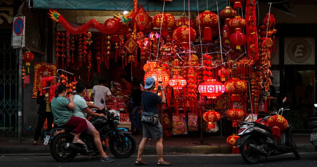 เยาวราชประดับไฟ รับเทศกาลตรุษจีน 2566