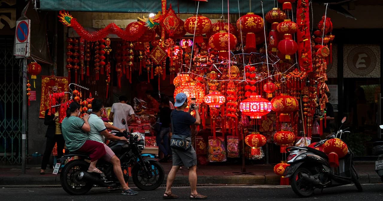 เยาวราชประดับไฟ รับเทศกาลตรุษจีน 2566