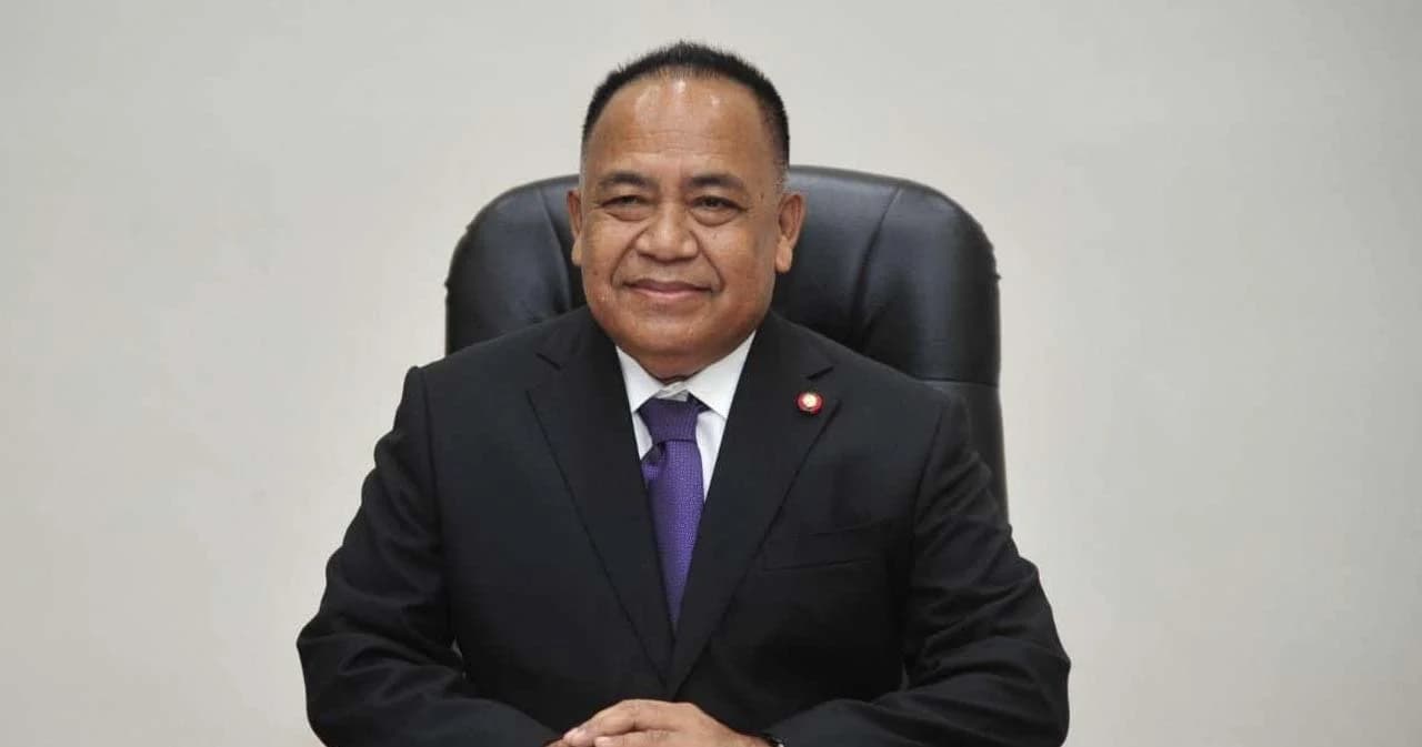 ‘นริศ ขำนุรักษ์’ รมช.มหาดไทย วูบขณะลงพื้นที่ตรัง ล่าสุดอาการปลอดภัย