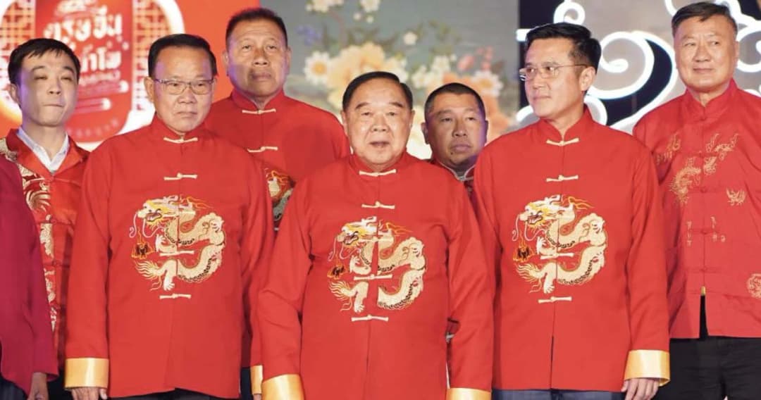 ‘พล.อ.ประวิตร’ ร่วมฉลองงานตรุษจีนปากน้ำโพ ย้ำนโยบาย 700 บาททั่วไทย