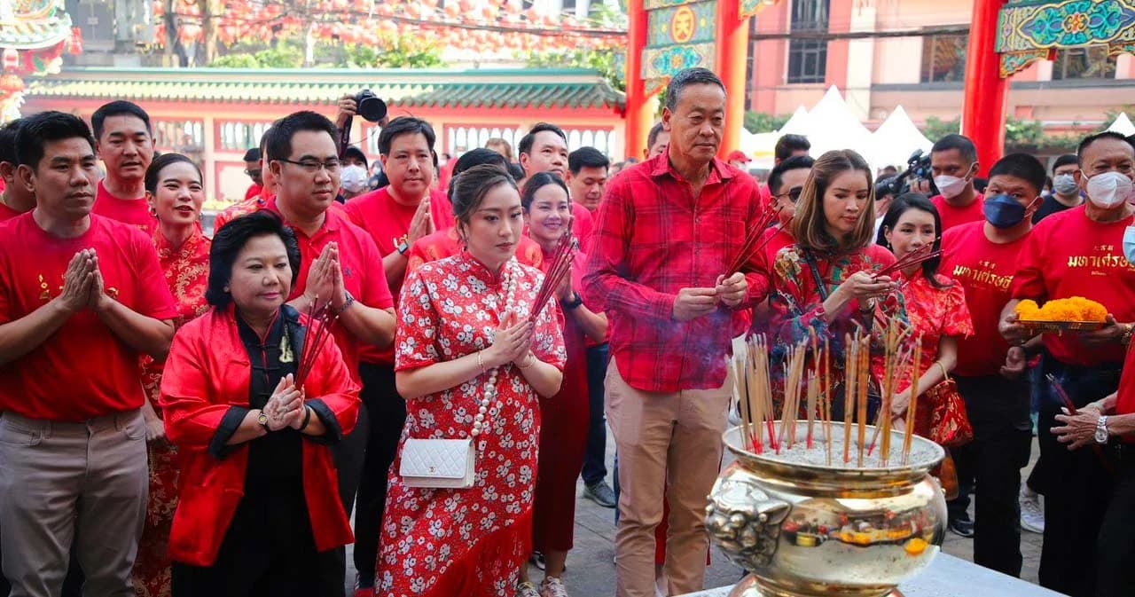 ครั้งแรก ‘แพทองธาร-เศรษฐา’ 2 ว่าที่แคนดิเดตนายกฯ เพื่อไทย ร่วมกันลงพื้นที่เยาวราชวันตรุษจีน