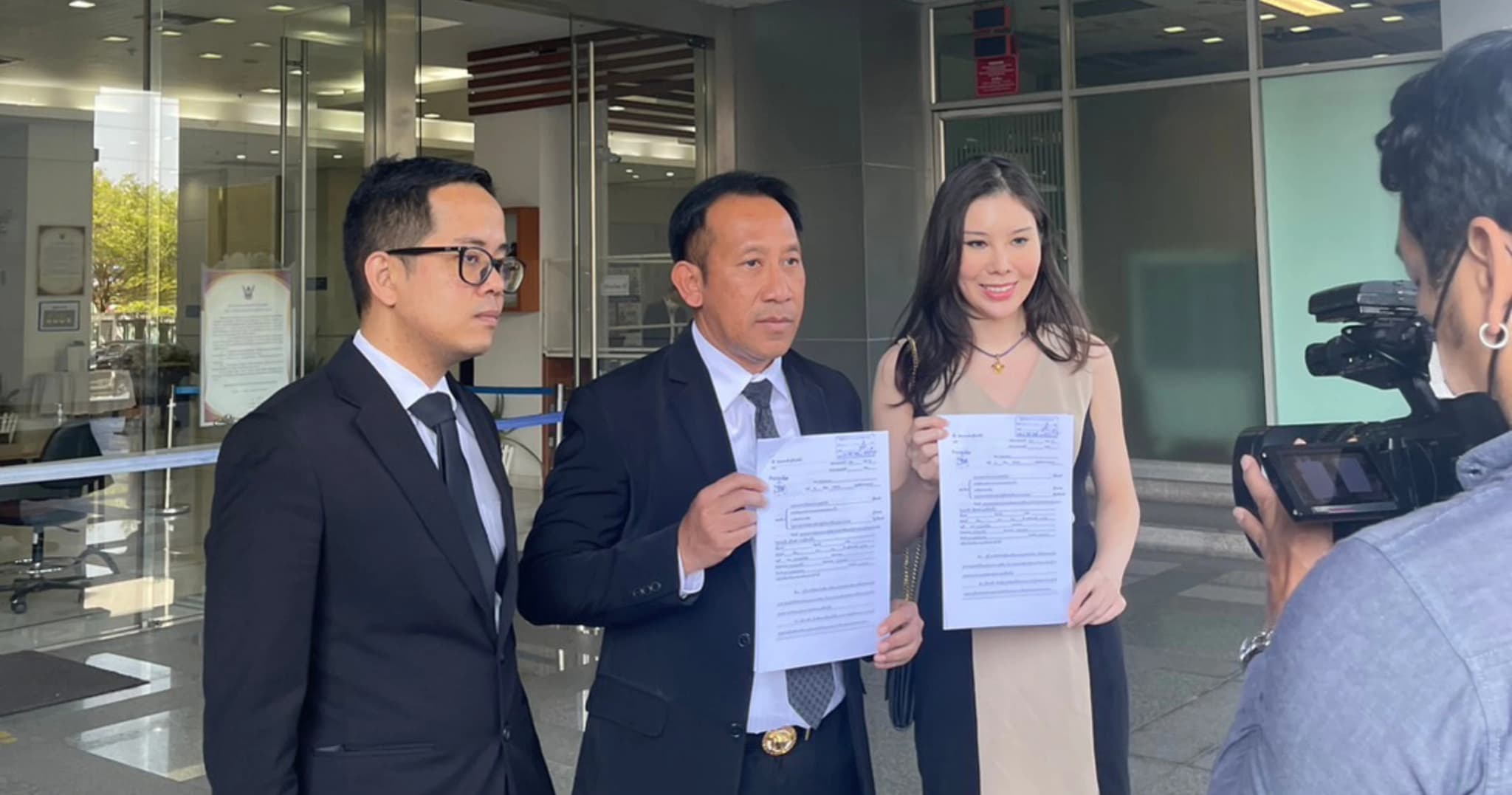 เปิดช่องแก้กฎให้ ‘ทนายความข้ามเพศ’ แต่งกายตามเพศได้ สภาทนายความถอนฟ้อง วลพ. แล้ว